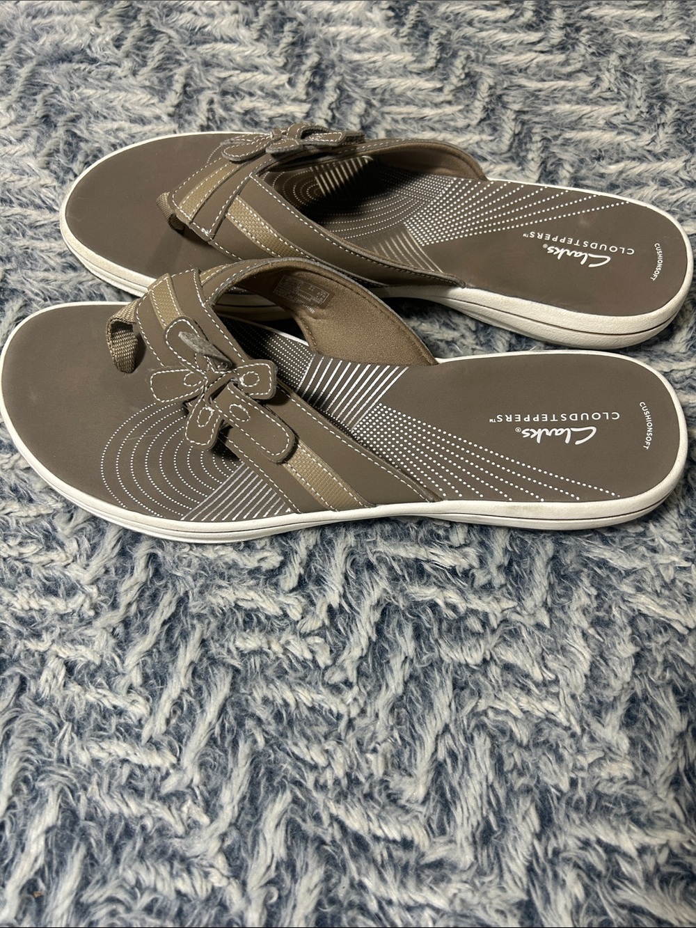Clarks Women's Cloudsteppers Brinkley Flora Taupe Slip-On Thong Sandals
